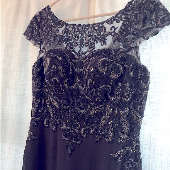 NEW WITH TAGS Beautiful floor length gown - Picture 5 of 6